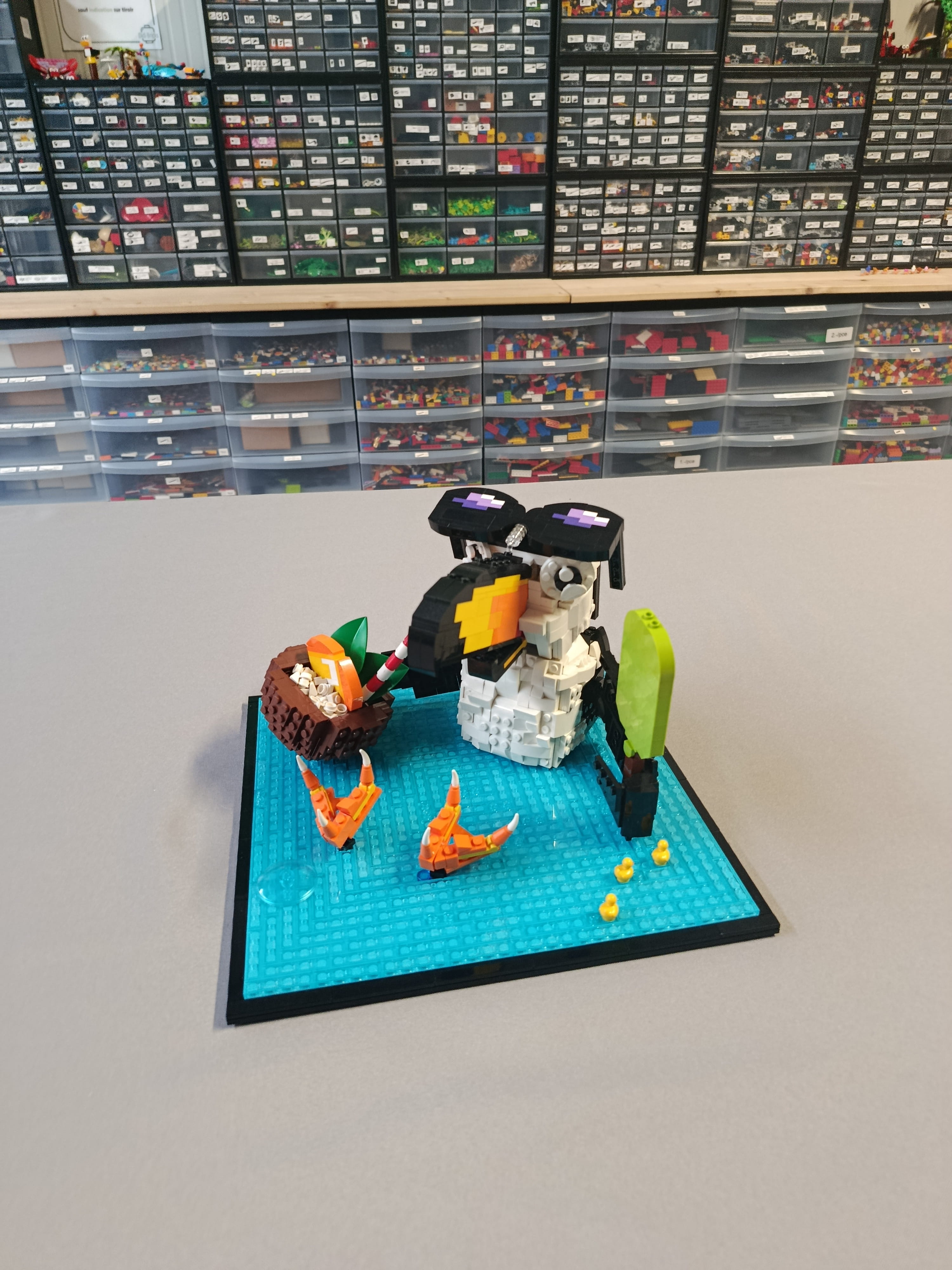 MOC Toucan Tropical & Oasis par Didi Bricks